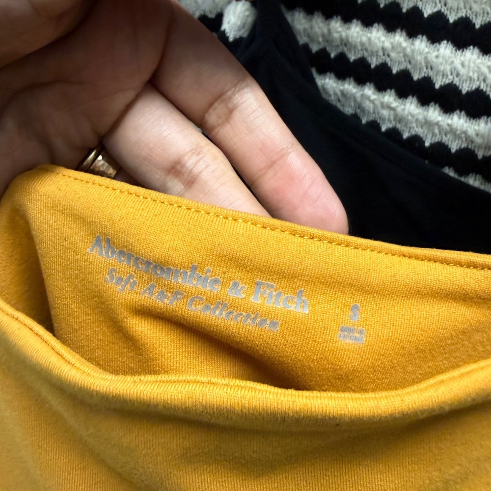 Abercrombie & Fitch Mustard Top - Picture 2 of 2
